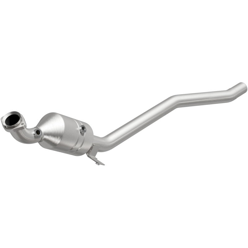 MagnaFlow Direct Fit Catalytic Converter 2006-2011 R350 3.5 L Underbody - 52177