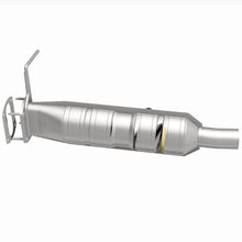 Load image into Gallery viewer, MagnaFlow 09-17 Ford F53 V10 6.8L Underbody Direct Fit Catalytic Converter - 280436