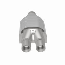 Load image into Gallery viewer, MagnaFlow Universal Catalytic Converter 2.5/2 Single/Dual O2 - 51667