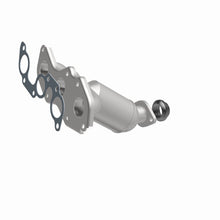 Load image into Gallery viewer, MagnaFlow 2011 Toyota Sienna V6 3.5L Direct Fit Catalytic Converter - 52556