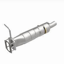Load image into Gallery viewer, MagnaFlow 09-17 Ford F53 V10 6.8L Underbody Direct Fit Catalytic Converter - 280436