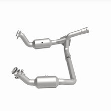 Load image into Gallery viewer, MagnaFlow 19-20 GMC Sierra 1500 Single Underbody 4.3L/5.3L Direct Fit Catalytic Converter - 280656