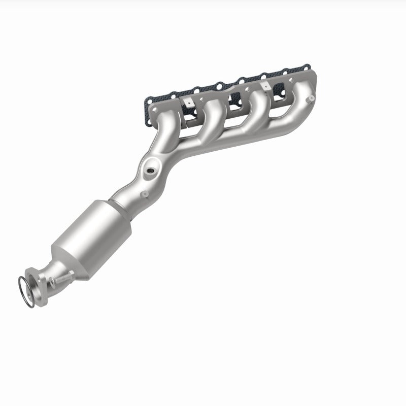 MagnaFlow Direct-Fit SS Catalytic Converter 04-06 Nissan Titan 5.6L V8 (California) - 4451501