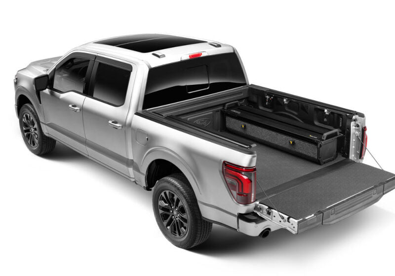 Retrax 22-26 Toyota Tundra CrewMax 5.5ft w/Deck Rail Sys (No Bed Box) RetraxPRO EZ-Off FRC-4000 - R-T-80861