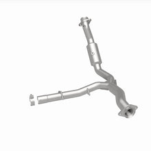 Load image into Gallery viewer, MagnaFlow Direct Fit Catalytic Converter 15-17 Ford Expedition V6 3.5 OEM Underbody - 21-528