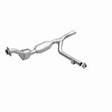Load image into Gallery viewer, MagnaFlow Direct Fit Catalytic Converter 99 Ford F-150 4.6L - 23082