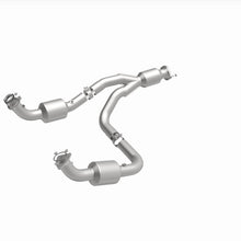 Load image into Gallery viewer, MagnaFlow 12-20 Chevrolet Express 4500 Underbody 6.0L Direct Fit Catalytic Converter - 280505
