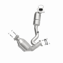Load image into Gallery viewer, MagnaFlow Direct Fit Catalytic Converter 00-03 Ford Taurus 3.0L fron - 444226