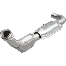 Load image into Gallery viewer, MagnaFlow 99-00 Ford Exped 4.6L Direct Fit Converter - 447113