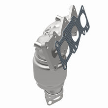 Load image into Gallery viewer, Magnaflow 07-10 Kia Sedona 3.8L California Grade CARB Compliant DF Manifold Catalytic Converter - 5582855