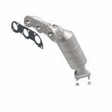 Load image into Gallery viewer, MagnaFlow Direct Fit Catalytic Converter 04-05 Suzuki Verona 2.5L - 452912