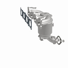 Load image into Gallery viewer, MagnaFlow Direct Fit Catalytic Converter 13-16 Hyundai Santa Fe Sport 2.4L Manifold - 52775