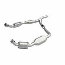 Load image into Gallery viewer, MagnaFlow Direct Fit Catalytic Converter 07-08 Ford E-150 4.6L - 51640