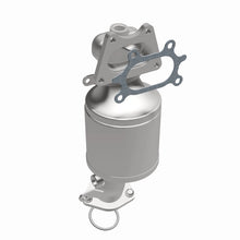 Load image into Gallery viewer, MagnaFlow 04-07 Saturn Vue 3.5L Direct Fit Converter - 5551333