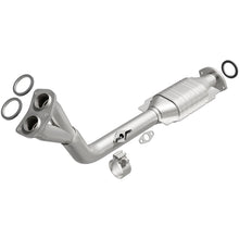 Load image into Gallery viewer, MagnaFlow Direct Fit Catalytic Converter 96-00 Toyota 4 Runner 2.7 - 24286