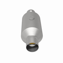 Load image into Gallery viewer, MagnaFlow 2.50 w/dual O2 5in. Spun Universal Converter - 79316