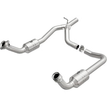 Load image into Gallery viewer, MagnaFlow Direct Fit Catalytic Converter 2009-2014 E-150 4.6 L Underbody - 52153