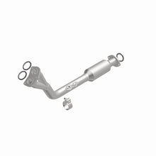 Load image into Gallery viewer, MagnaFlow Direct Fit Catalytic Converter California Grade 96-98 Toyota 4Runner 2.7L - 4481912