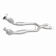 Load image into Gallery viewer, MagnaFlow Direct Fit Catalytic Converter 96-98 4.6L *California* - 441112