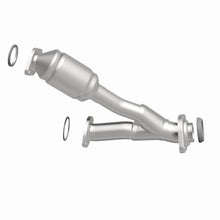 Load image into Gallery viewer, MagnaFlow Direct Fit Catalytic Converter 01-03 Highlander 3L rr OEM - 49507