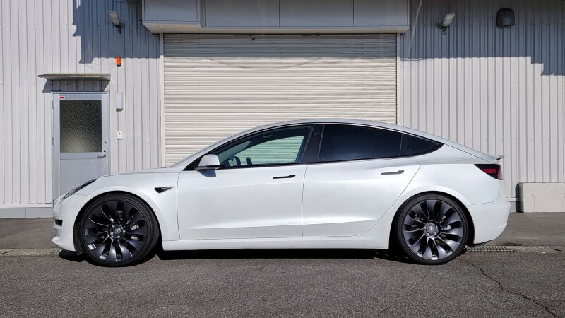 HKS 19-23 Tesla Model 3 RWD Hipermax S Full Kit - 80300-AA001