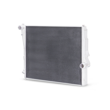 Load image into Gallery viewer, Mishimoto 99-06 BMW 323i/323i/328i/330i Performance Aluminum Radiator - MMRAD-E46-323