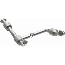Load image into Gallery viewer, MagnaFlow 18-20 Chevrolet Express 2500 Single Underbody 4.3L Direct Fit Catalytic Converter - 280210