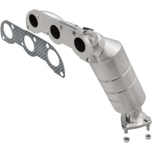 Load image into Gallery viewer, MagnaFlow Direct Fit Catalytic Converter 04-05 Suzuki Verona 2.5L - 452912
