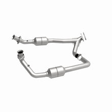 Load image into Gallery viewer, MagnaFlow Direct Fit Catalytic Converter 00-03 Ford E150 5.4L - 51378
