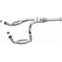 Load image into Gallery viewer, MagnaFlow Direct Fit Catalytic Converter 2002 Chevy E 1500 Van 4.3L - 51510