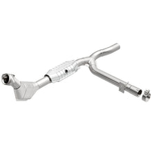 Load image into Gallery viewer, MagnaFlow Direct Fit Catalytic Converter 99-00 Ford F-150 4.6L - 447138