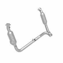 Load image into Gallery viewer, MagnaFlow Direct Fit Catalytic Converter 2006 Dodge RAM 1500 Pickup 5.7L Solid Front Axle - 49711