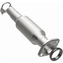 Load image into Gallery viewer, MagnaFlow 04-06 Toyota Sienna 3.3L Direct Fit Converter - 5592030