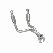 Load image into Gallery viewer, MagnaFlow Direct Fit Catalytic Converter 05-07 Ford F250/F350 5.4L - 93103
