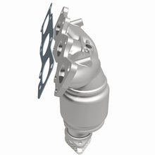 Load image into Gallery viewer, Magnaflow 07-10 Kia Sedona 3.8L California Grade CARB Compliant DF Manifold Catalytic Converter - 5582855