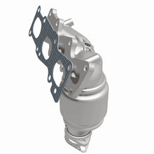 Load image into Gallery viewer, Magnaflow 07-10 Kia Sedona 3.8L California Grade CARB Compliant DF Manifold Catalytic Converter - 5582855