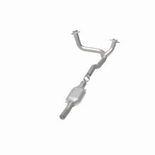 Load image into Gallery viewer, MagnaFlow Direct Fit Catalytic Converter 96 Ford E-Series Van 5.8L - 23101