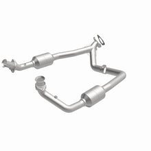 Load image into Gallery viewer, MagnaFlow 2003 Ford E-350 Super Duty 5.4L Direct Fit Converter - 4583378