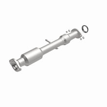 Load image into Gallery viewer, MagnaFlow Direct Fit Catalytic Converter 14-15 Toyota Highlander 3.5L - 52534