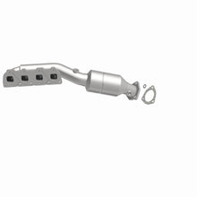 Load image into Gallery viewer, MagnaFlow Direct Fit Catalytic Converter 02-04 Volkswagen Passat 4.0L - 452796