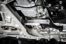 Load image into Gallery viewer, APR Audi/Volkswagen MQB (7-Speed DQ381) Billet Stainless Steel/Aluminum Pendulum Mount - MS100180