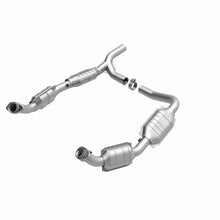 Load image into Gallery viewer, MagnaFlow Direct Fit Catalytic Converter 07-08 Ford E-150 4.6L - 51640