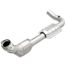Load image into Gallery viewer, MagnaFlow Direct Fit Catalytic Converter 00-04 Ford E150 4.6L D/S - 447156