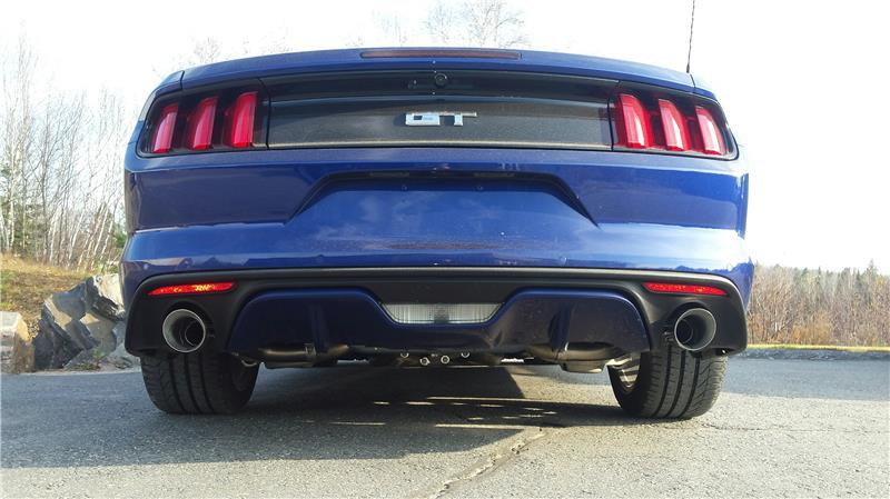 MBRP 2015-2017 Ford Mustang GT 5.0 2-1/2in Axle Back Kit - Black Coated 4in OD Tips Included - S7276BLK