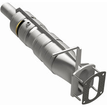 Load image into Gallery viewer, MagnaFlow 09-17 Ford F53 V10 6.8L Underbody Direct Fit Catalytic Converter - 280436