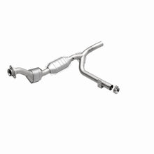Load image into Gallery viewer, MagnaFlow Direct Fit Catalytic Converter 99 Ford F-150 4.6L - 23082