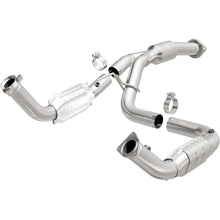 Load image into Gallery viewer, MagnaFlow Direct Fit Catalytic Converter 11-13 Chev Silverado 2500 HD/3500 HD 6.0L - 51812
