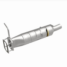 Load image into Gallery viewer, MagnaFlow 09-17 Ford F53 V10 6.8L Underbody Direct Fit Catalytic Converter - 280436