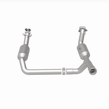 Load image into Gallery viewer, MagnaFlow 19-20 GMC Sierra 1500 Single Underbody 4.3L/5.3L Direct Fit Catalytic Converter - 280656