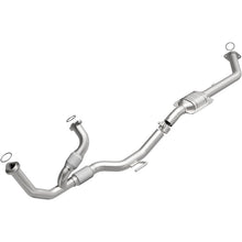 Load image into Gallery viewer, MagnaFlow Direct Fit Catalytic Converter 98-00 Sienna 3.0L - 23751